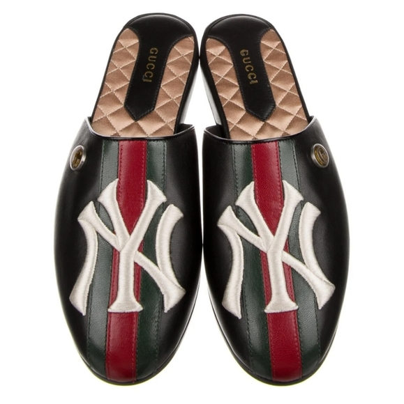 GUCCI Leather slippers with NY Yankees patch Sz 8 MENS/ Sz 10 WOMENS NWT - Picture 1 of 6